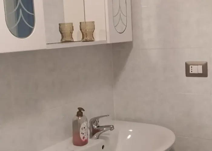 Il Glicine Sul * ترونزانو لاغو ماجيوري